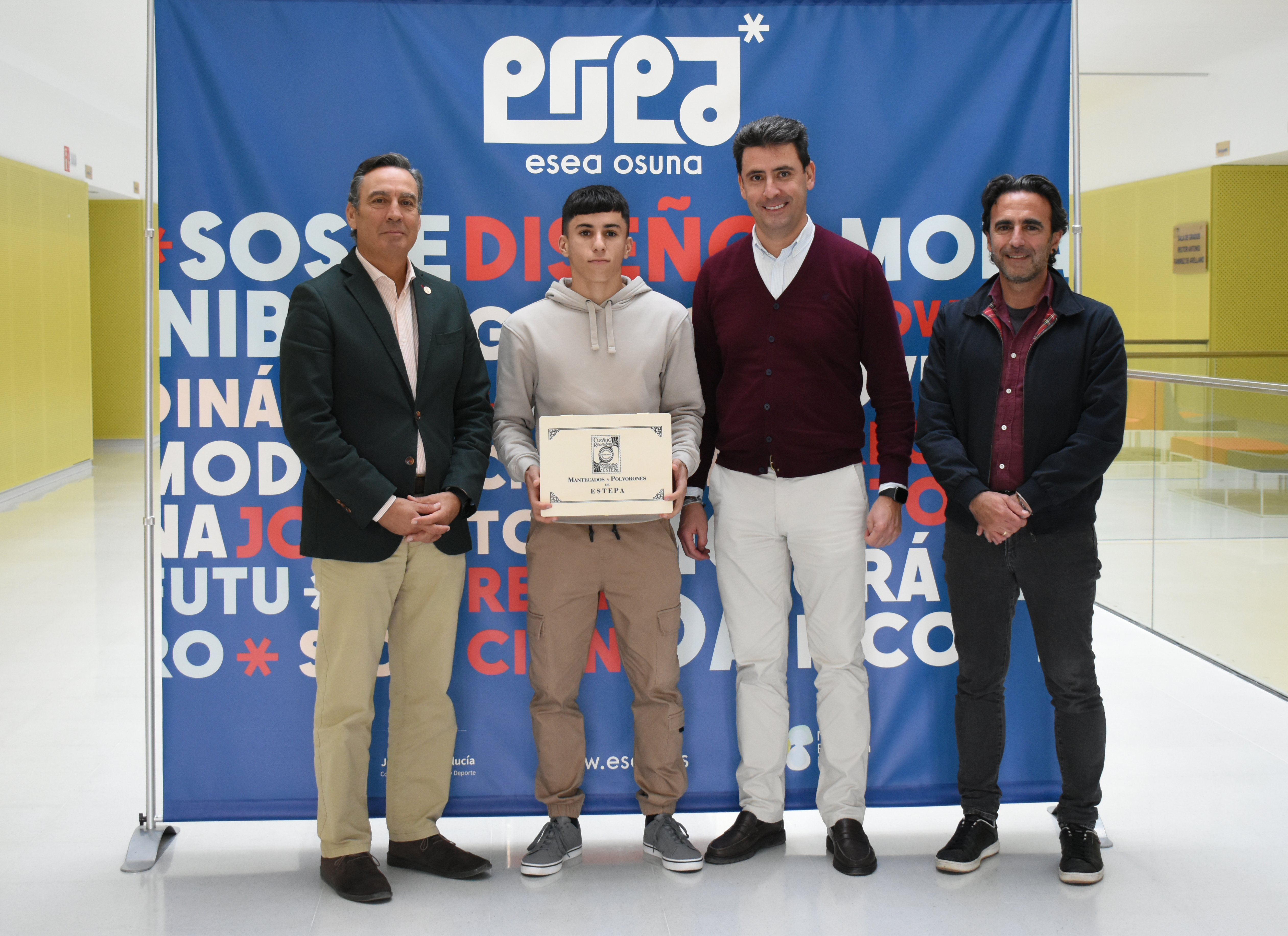 Sergio Giráldez Aires, alumno de ESEA, ganador del concurso de diseño de estuche organizado por el Consejo Regulador de 